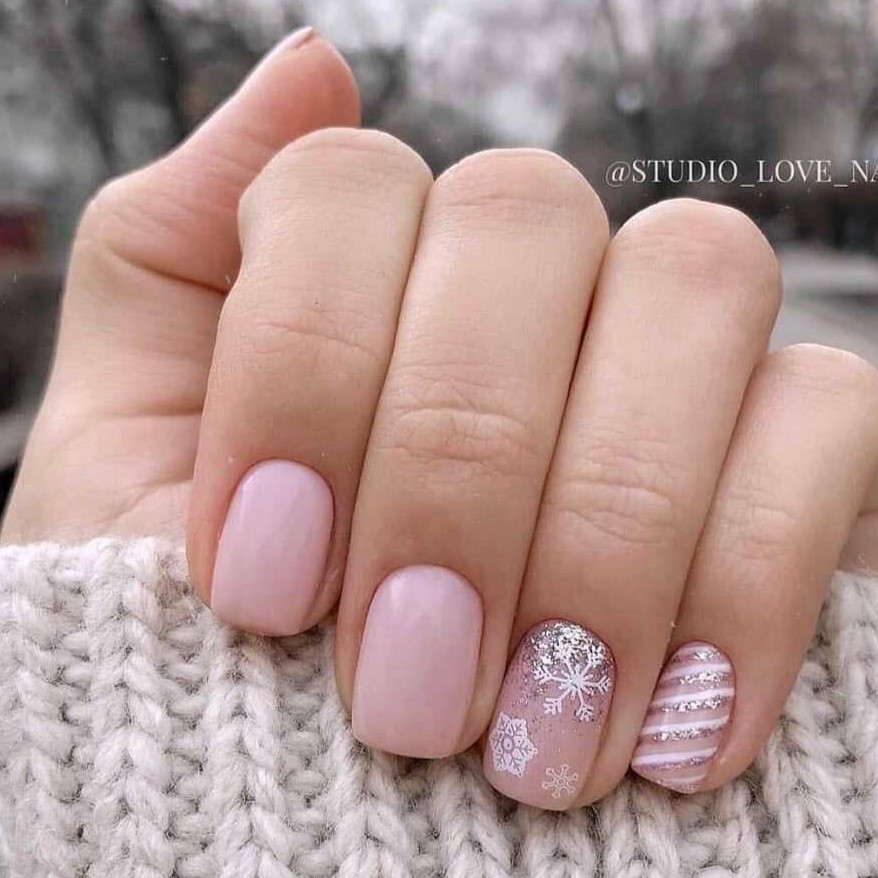 manicure for New Year 2026