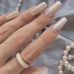 глянцевый маникюр на короткие ногти