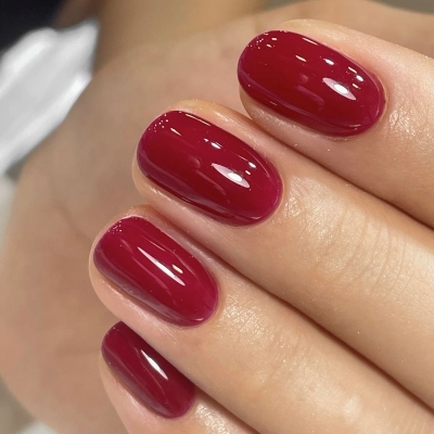 pantone алая улыбка маникюр