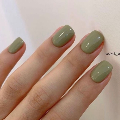 pantone папоротник ногти 2025