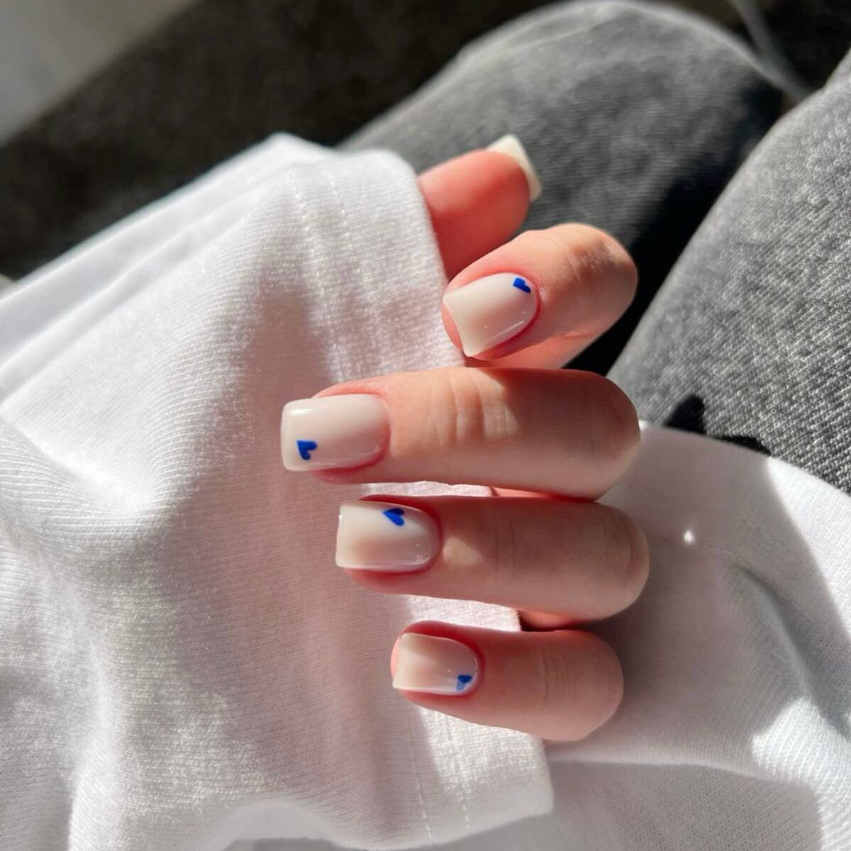 Модный маникюр на короткие ногти