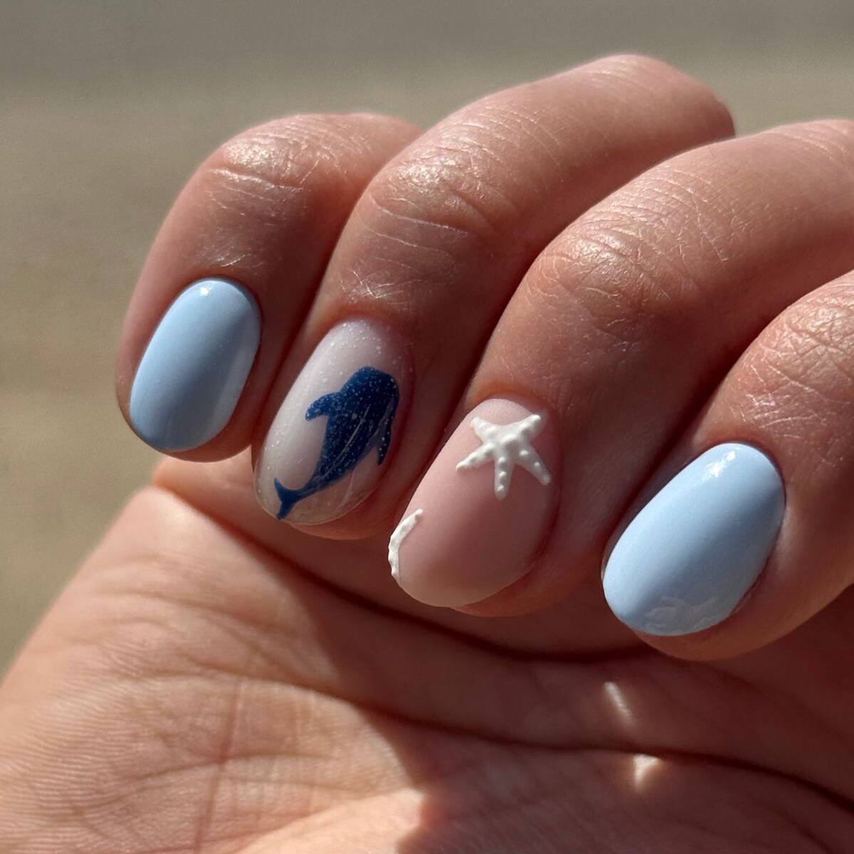 Красный маникюр на короткие ногти