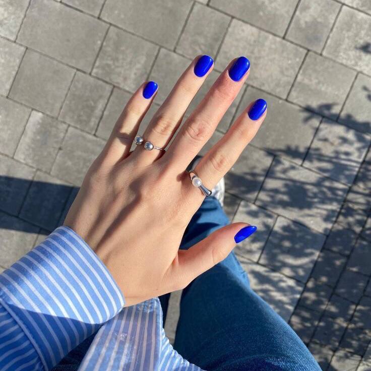 Модные шоколадные ногти