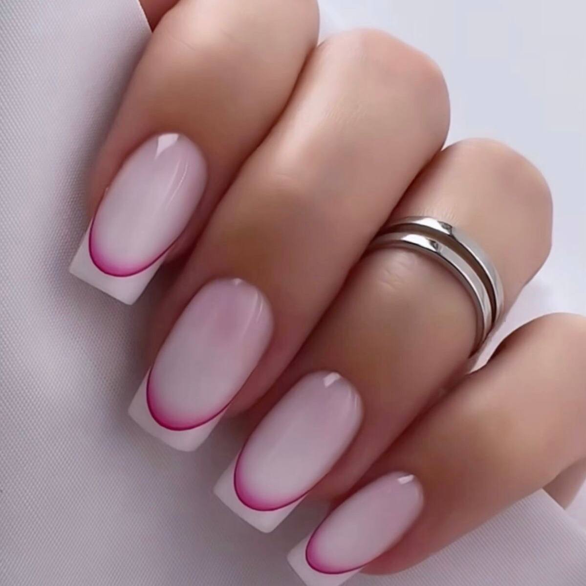 Трендовый маникюр омбре