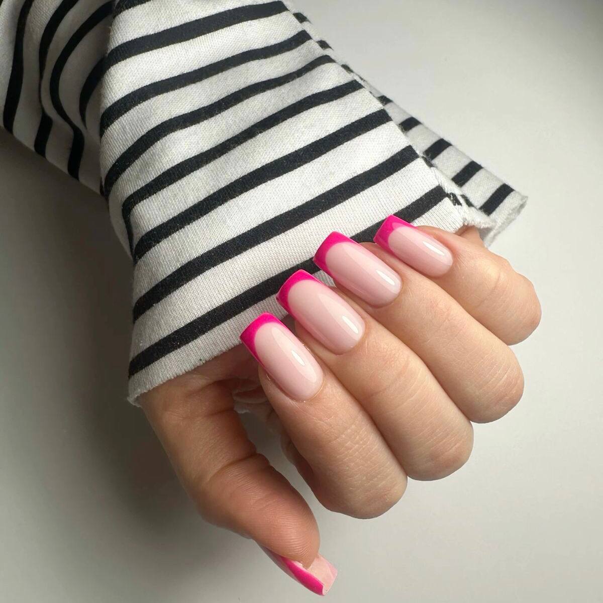 Французский маникюр популярный