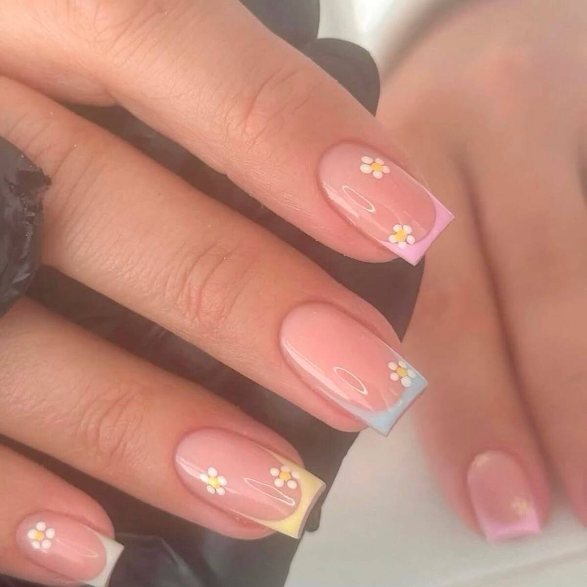 Яркий летний маникюр