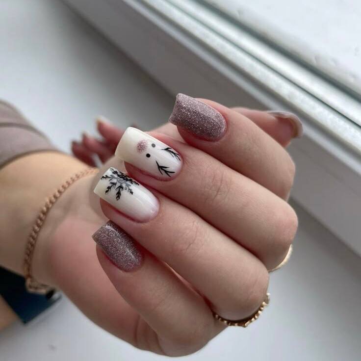 Блестящий новогодний маникюр