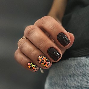 черные короткие ногти