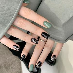 короткие черные ногти