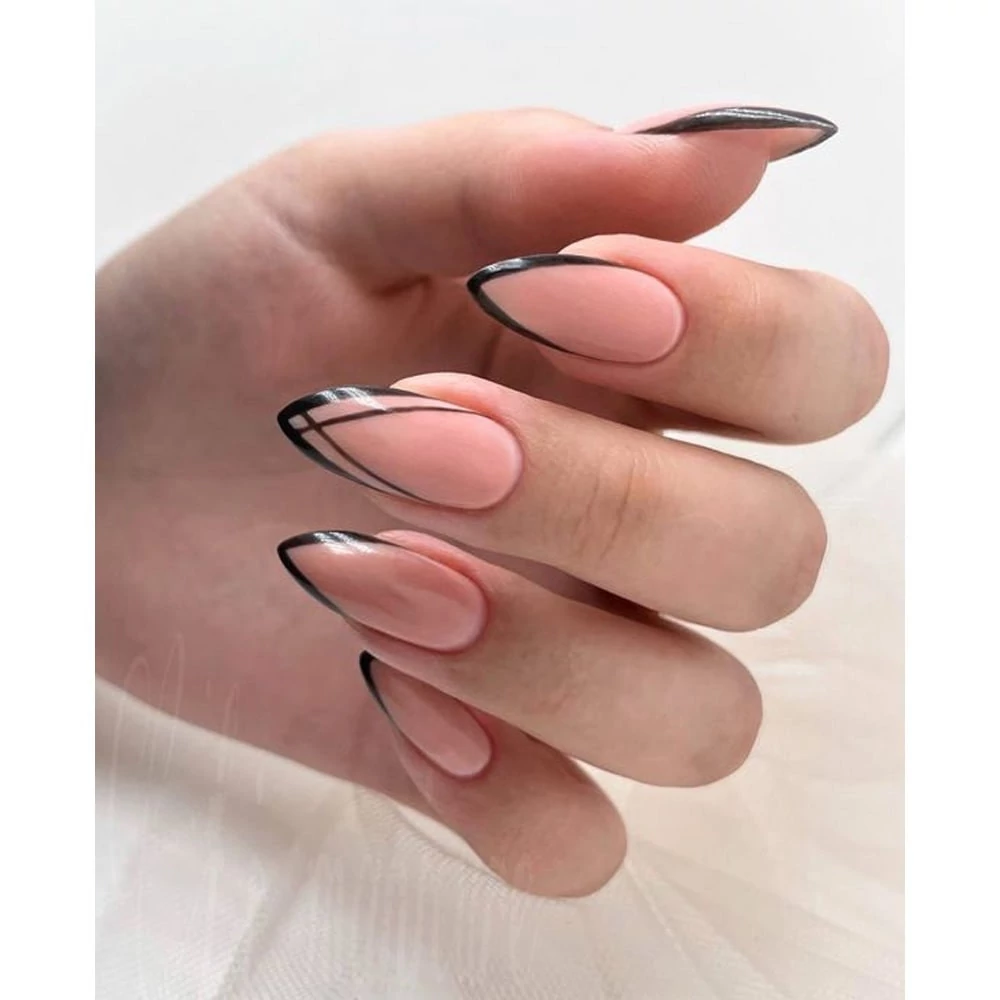 Үлкен қынапшасы бар жетілген әйел