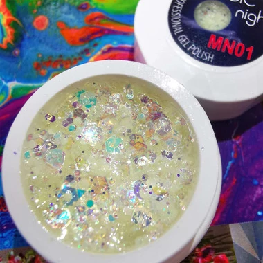 Гель-лак MOLEKULA Magic Night №MN01 полупрозрачный с белыми хлопьями переливающимися блестками 5 мл (8479350745817) - Фото №3
