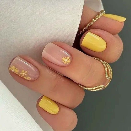 Летний маникюр (желтый дизайн)