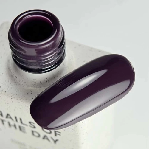 Гель-лак NAILS OF THE DAY Color of the month January 2026 MIDNIGHT сливовый 10 мл - Фото №4