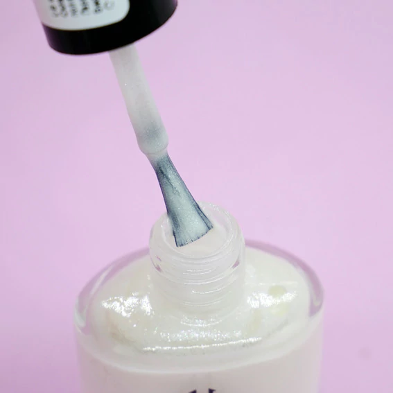 Лак для ногтей DB Cosmetic Prof Line белый с шиммером 10 мл (00135) - Фото №2