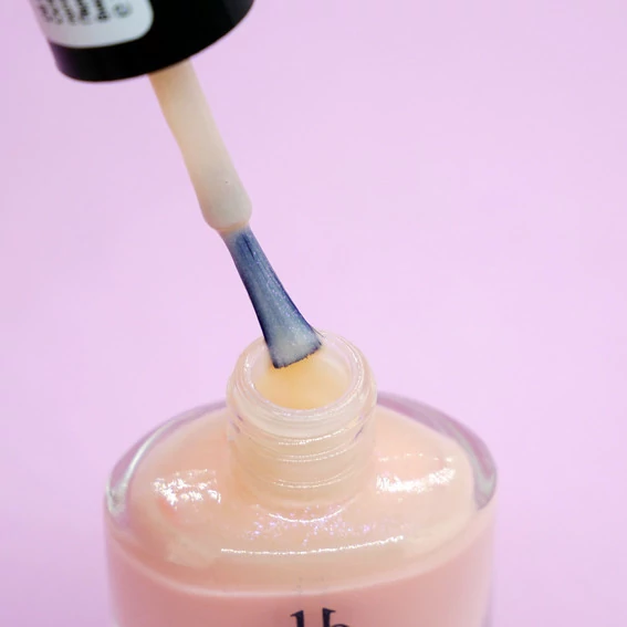 Лак для ногтей DB Cosmetic Prof Line светлый розово-бежевый с шиммером 10 мл (00166) - Фото №2