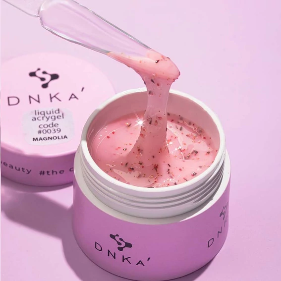 Акрил-гель DNKa Liquid Acrygel №0039 Magnolia без кисточки розово-персиковый с сухоцветами 15 мл (LAD0039-15) - Фото №2